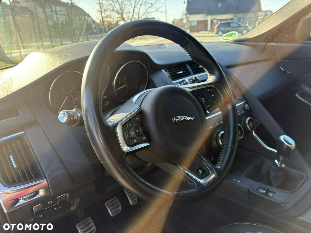 Jaguar E-Pace D150 R-Dynamic - 23