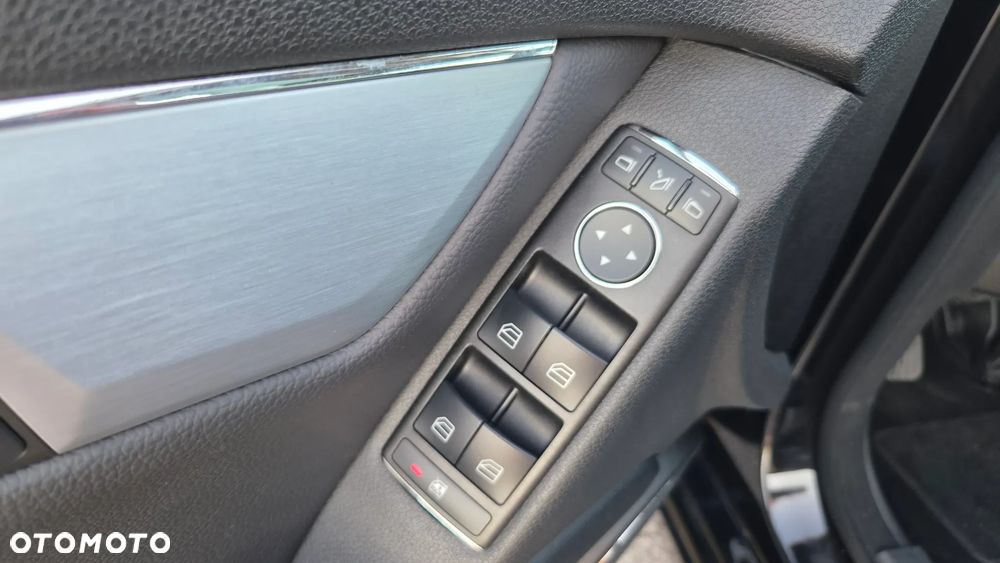 Mercedes-Benz Klasa C 180 CGI Automatik BlueEFFICIENCY Avantgarde - 25