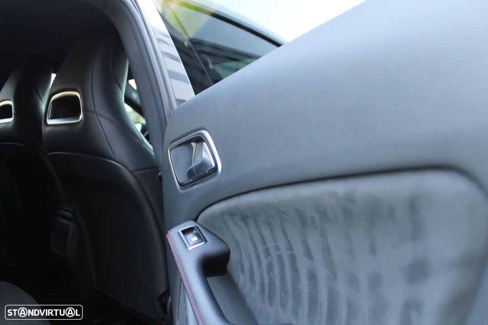 Mercedes-Benz CLA 200 d Shooting Brake AMG Line - 18