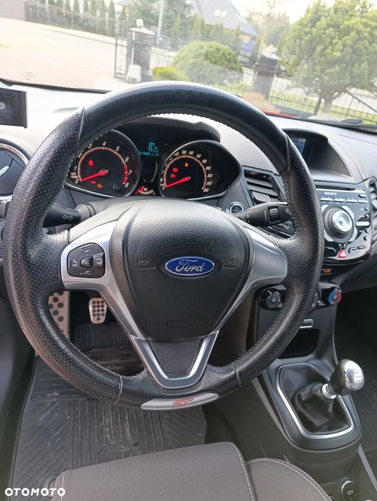 Ford Fiesta 1.6 EcoBoost ST - 14
