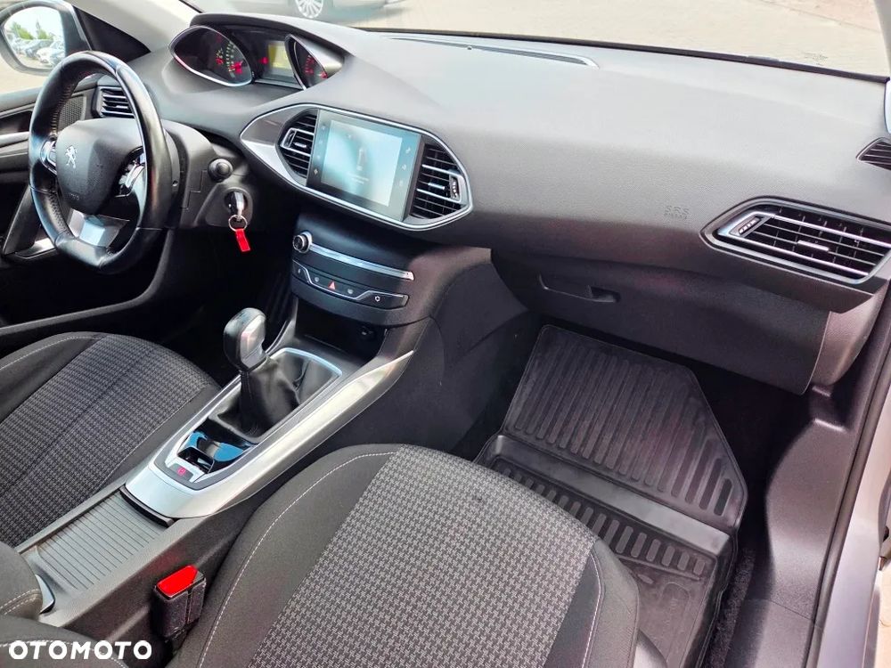 Peugeot 308 1.6 e-HDi Allure S&S - 32