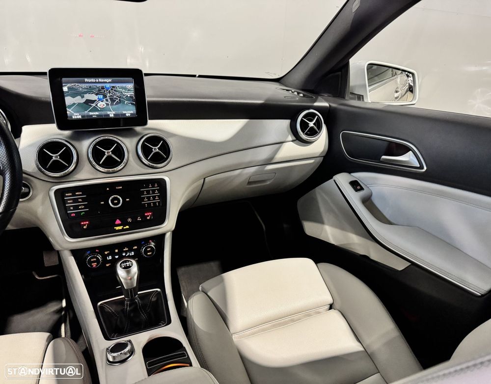 Mercedes-Benz CLA 180 d Shooting Brake Urban - 13
