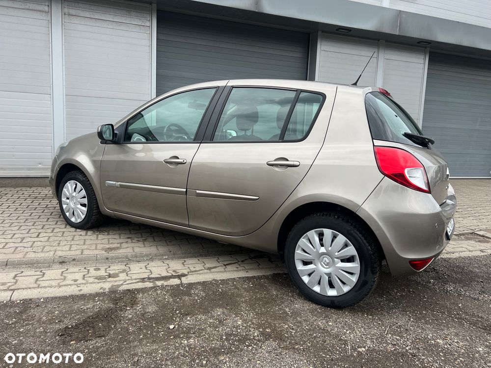 Renault Clio 1.2 16V Alize - 11