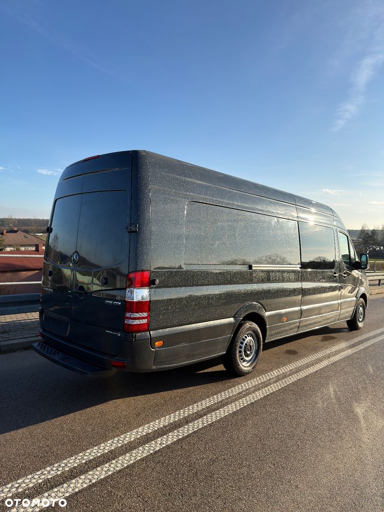 Mercedes-Benz Sprinter - 25