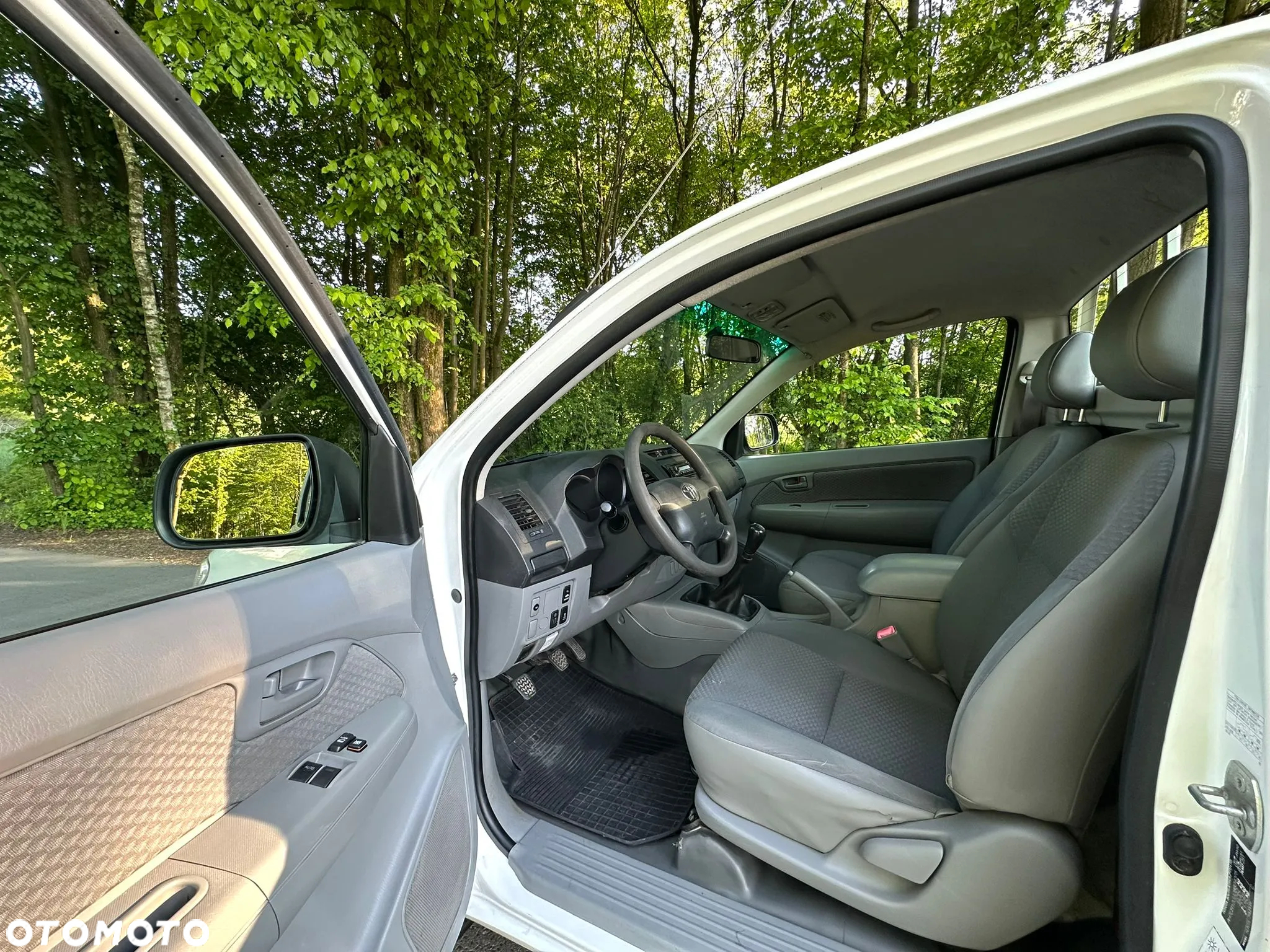 Toyota Hilux 2.5 D-4D DLX + 2os - 13