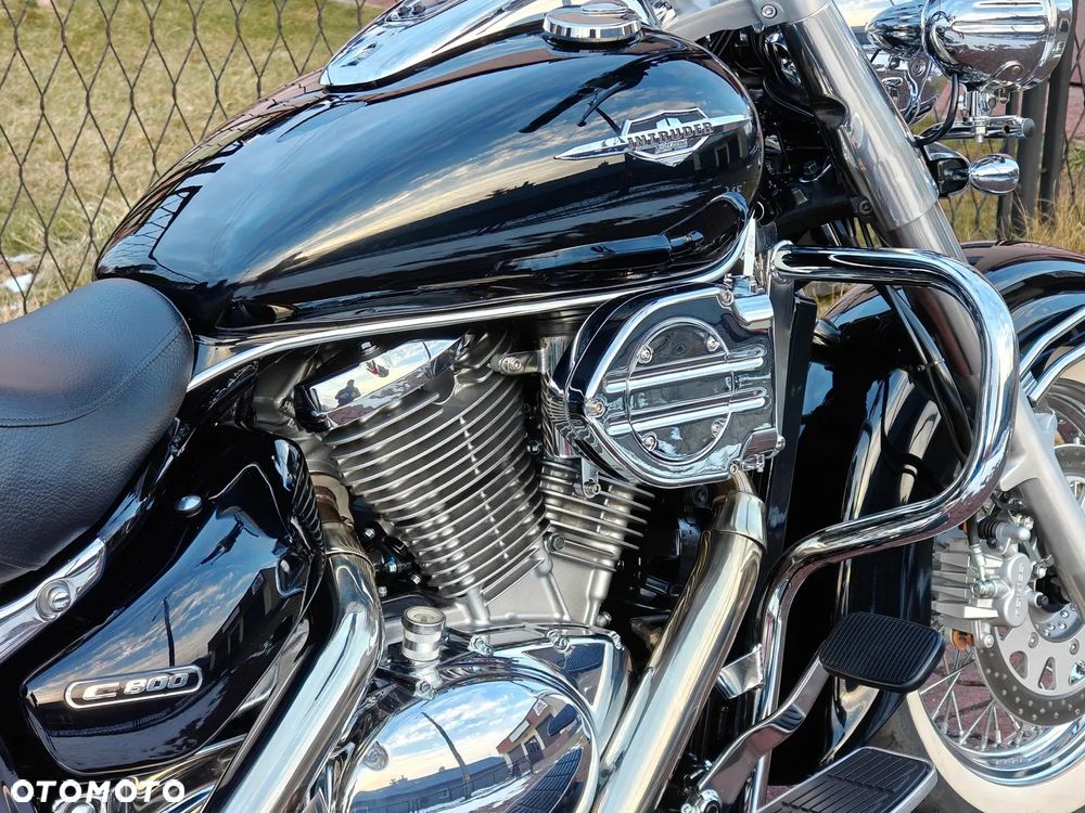 Suzuki Intruder - 14