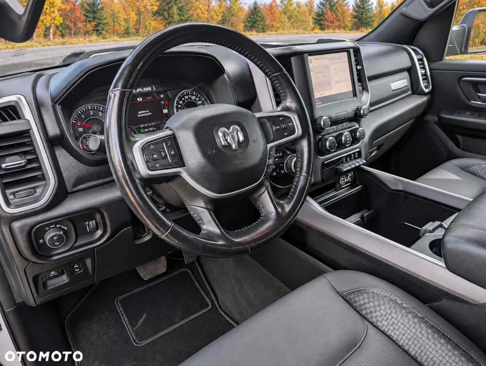 RAM 1500 Crew Cab Shortbed Bighorn - 18