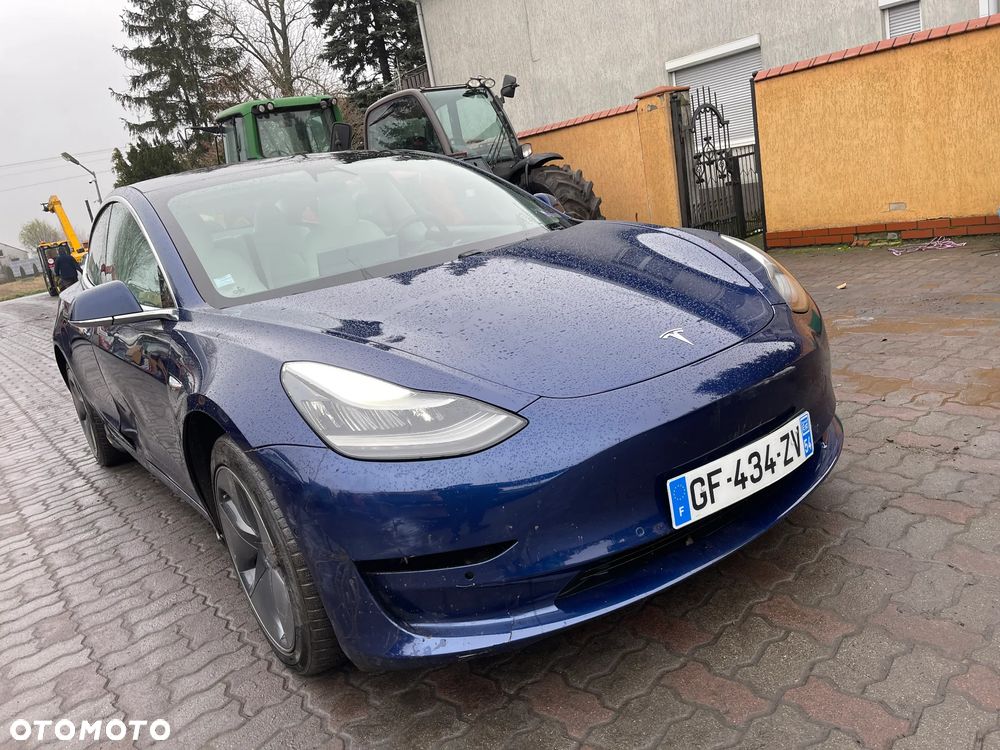 Tesla Model 3 - 32