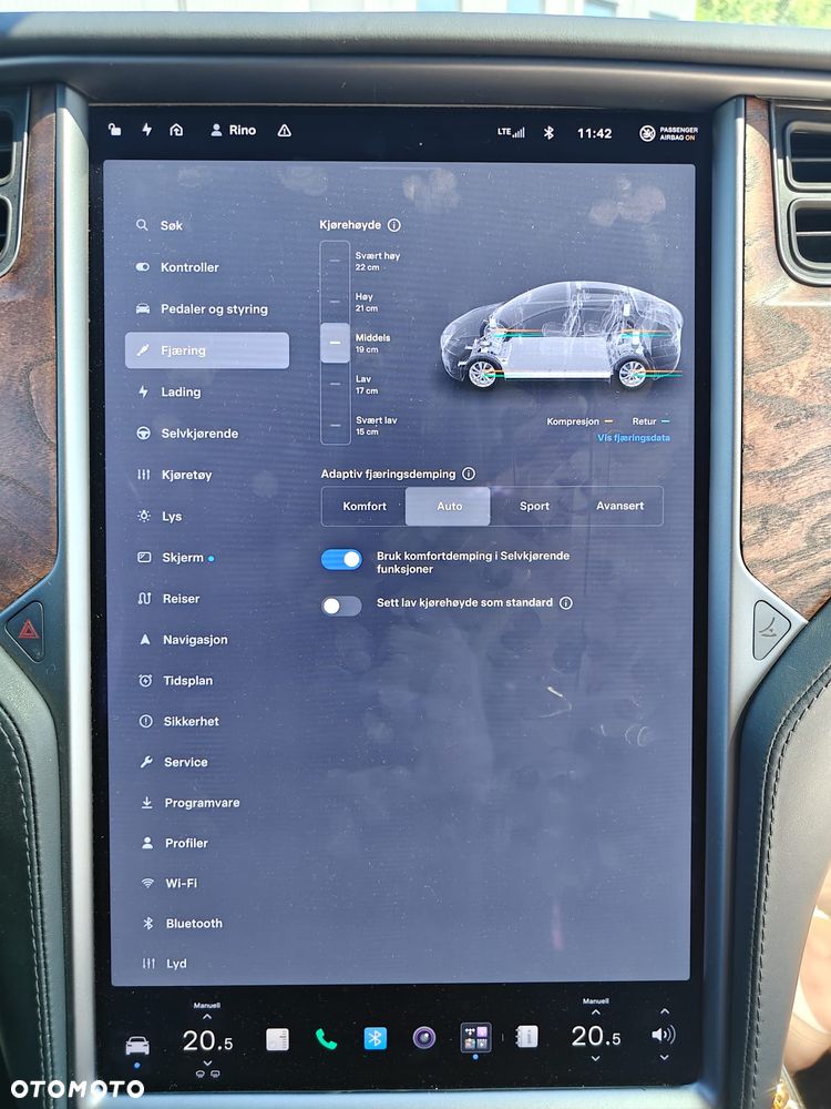 Tesla Model X - 30