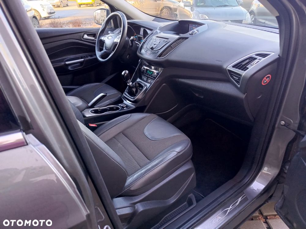 Ford Kuga 1.6 EcoBoost 2x4 Titanium - 10