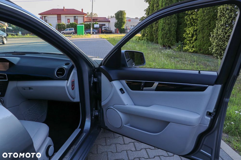 Mercedes-Benz Klasa C 200 CDI DPF Automatik Elegance - 18