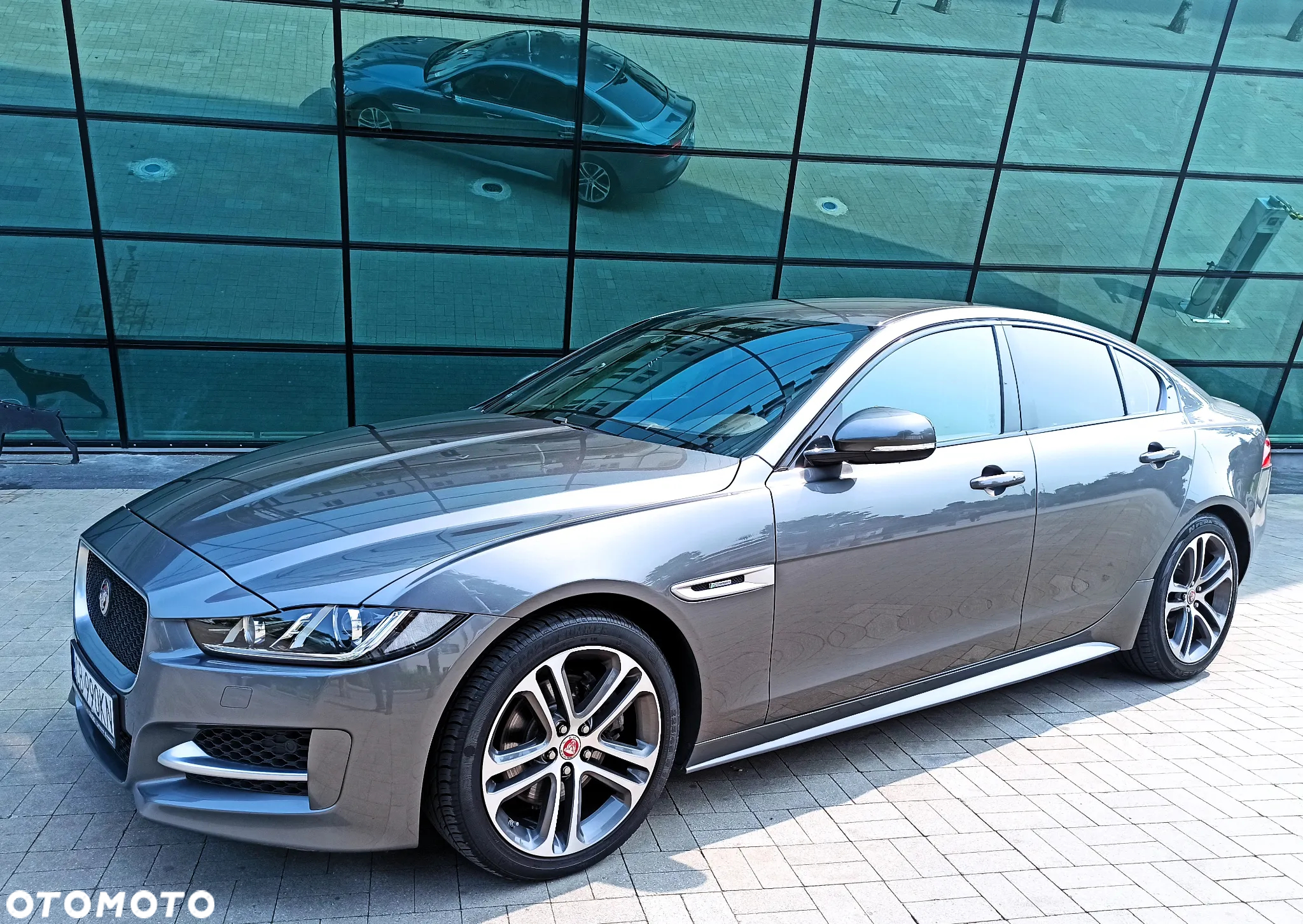 Jaguar XE 2.0 D R-Sport - 10