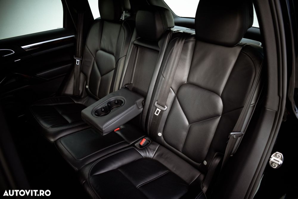 Porsche Cayenne Platinum Edition - 18