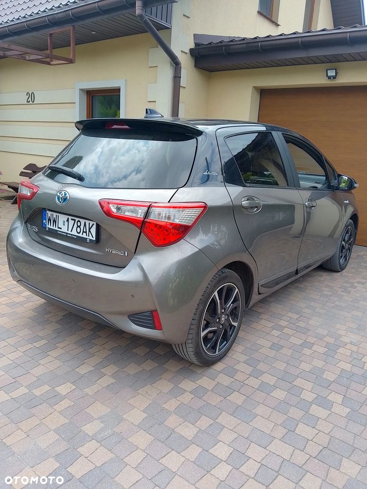 Toyota Yaris Hybrid 100 Selection Platinum - 4