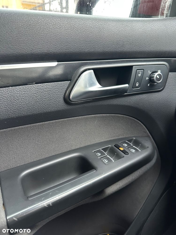Volkswagen Touran 2.0 TDI Highline - 3
