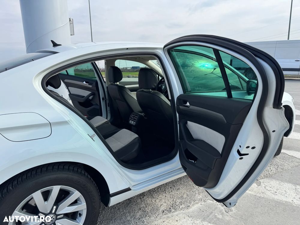 Volkswagen Passat - 9