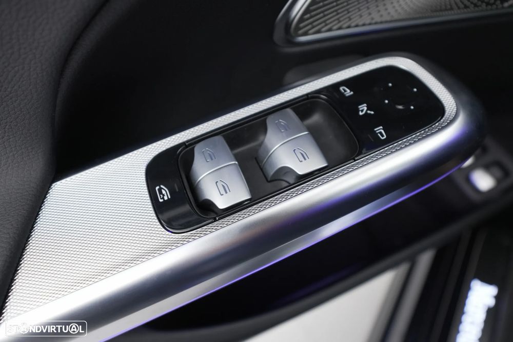 Mercedes-Benz E 300 e AMG Line - 31