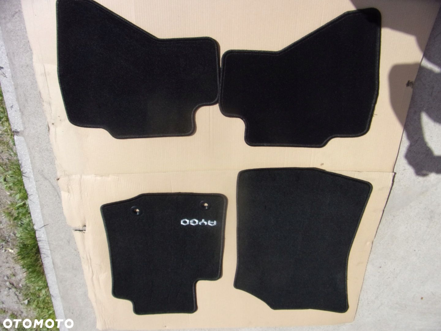 TOYOTA AYGO II DYWANIKI ORYGINALNE KOMPLET 14-23 - 2