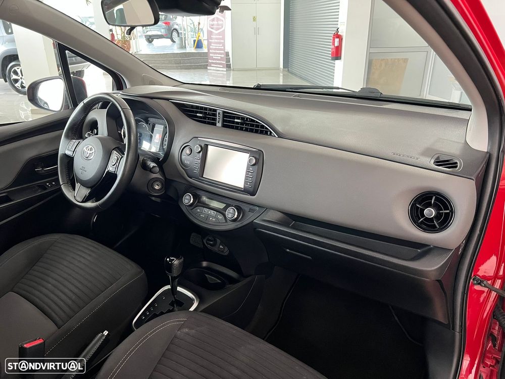 Toyota Yaris 1.5 HSD Comfort +P.Style+P.Techno - 7