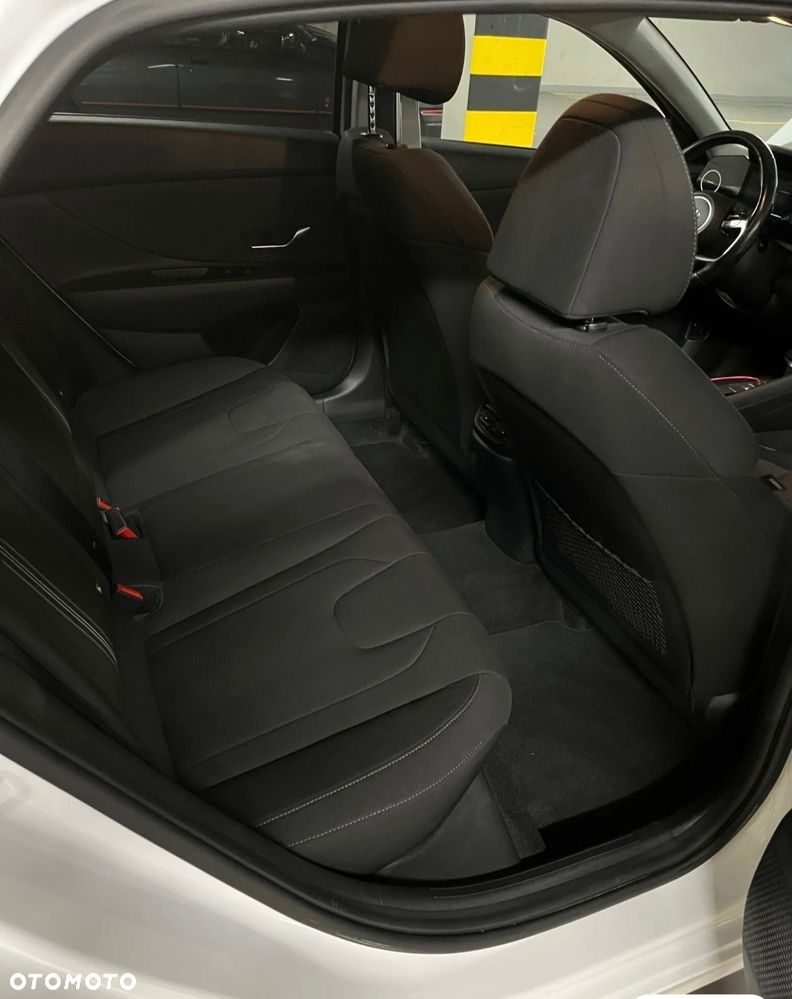 Hyundai Elantra 1.6 Executive CVT - 15