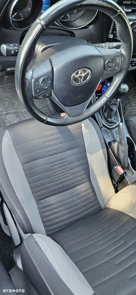 Toyota Auris 1.6 Premium Comfort - 6