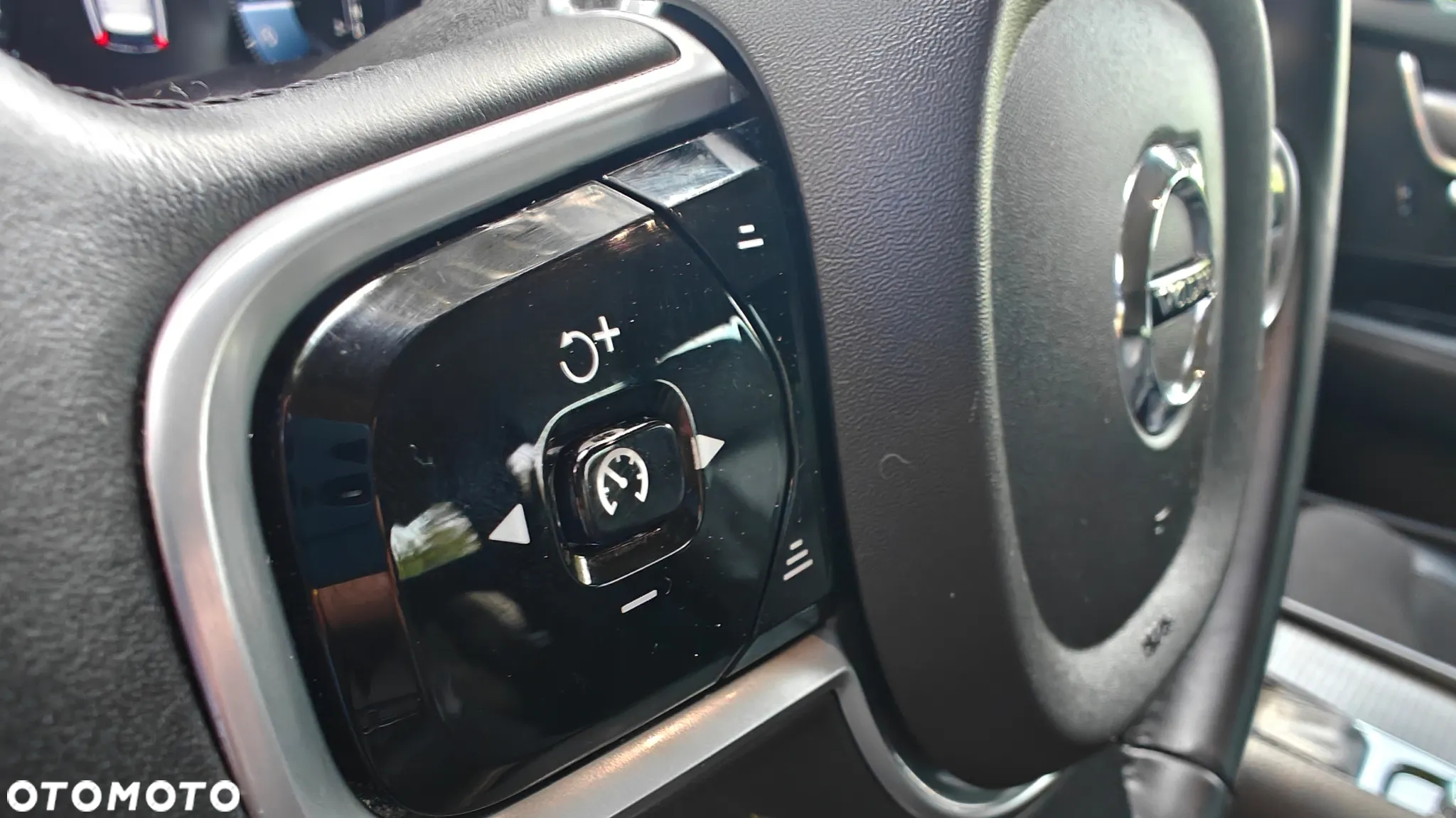 Volvo V90 D4 Momentum Pro - 25