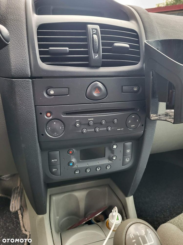 Renault Clio 1.4 16V Expression - 4