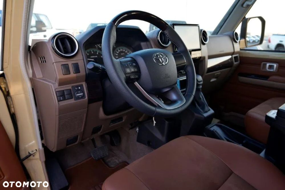 Toyota Land Cruiser - 13