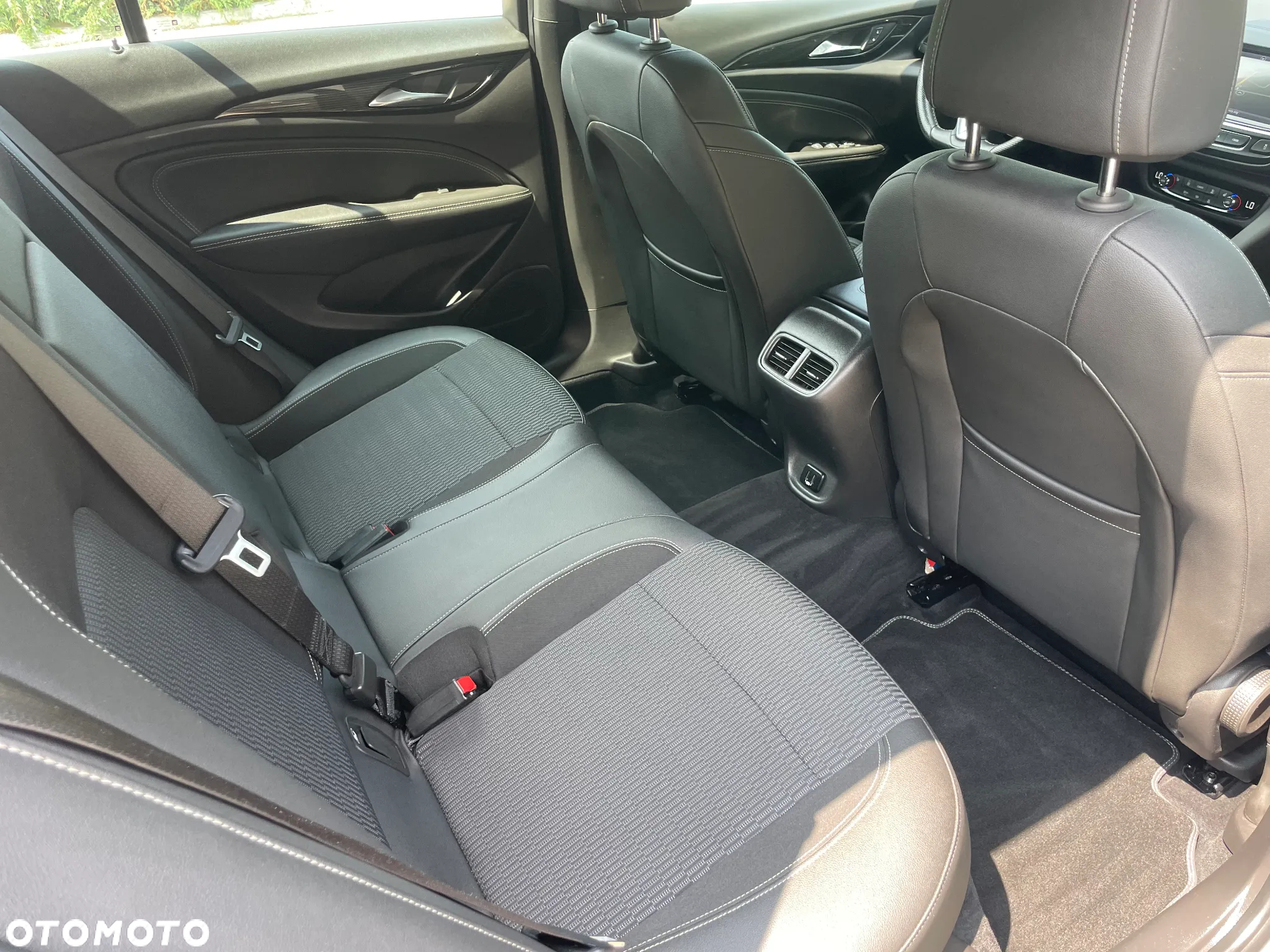 Opel Insignia 2.0 CDTI 4x4 Automatik Design Edition - 22