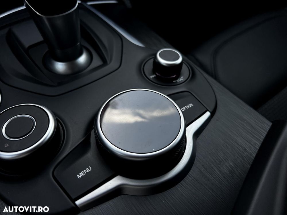 Alfa Romeo Stelvio - 14