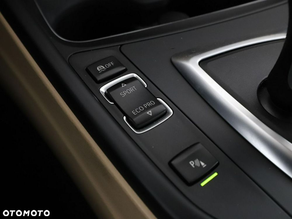 BMW Seria 3 320d Luxury Line - 29