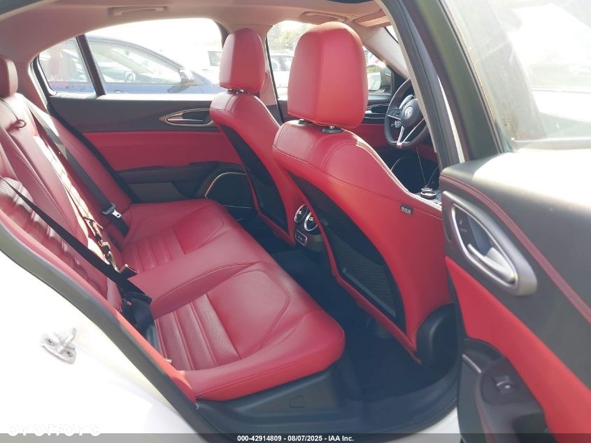 Alfa Romeo Giulia - 6