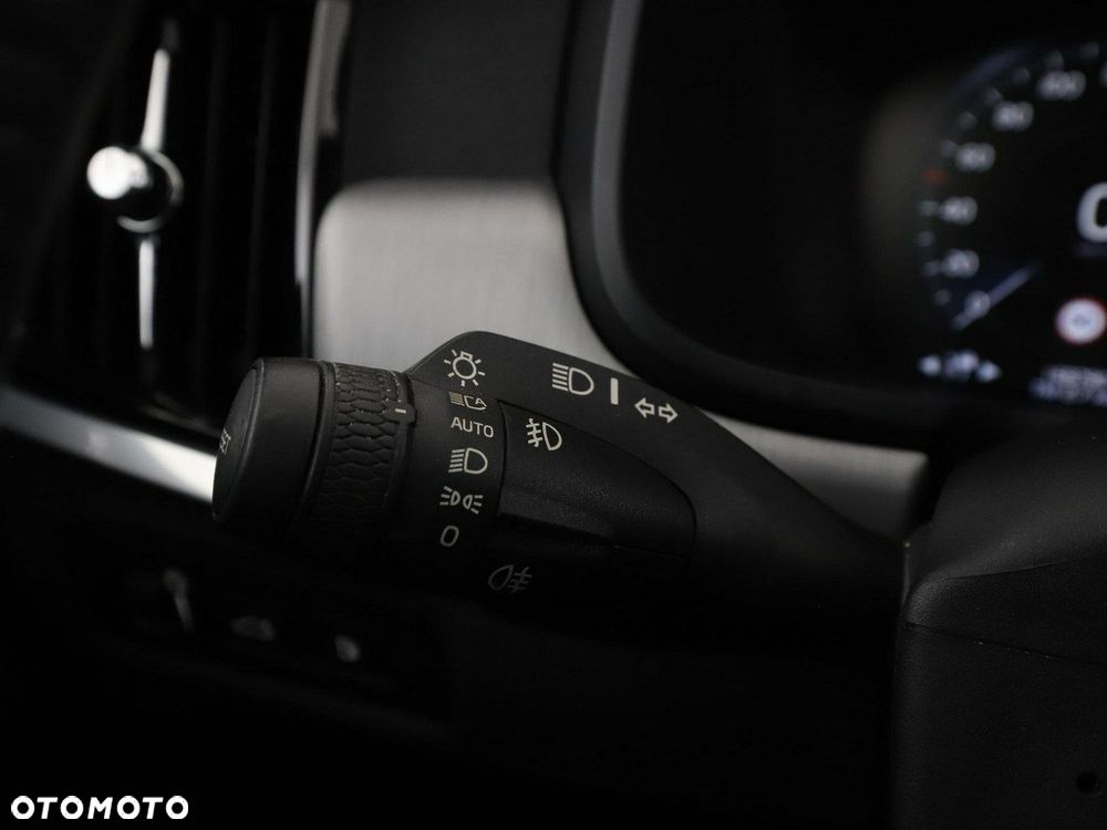 Volvo V90 T8 Twin Engine AWD Momentum - 34