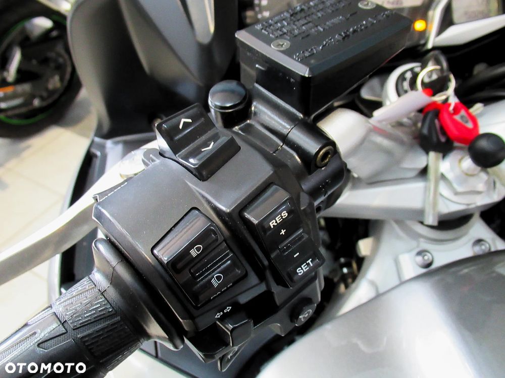 Yamaha FJR - 11