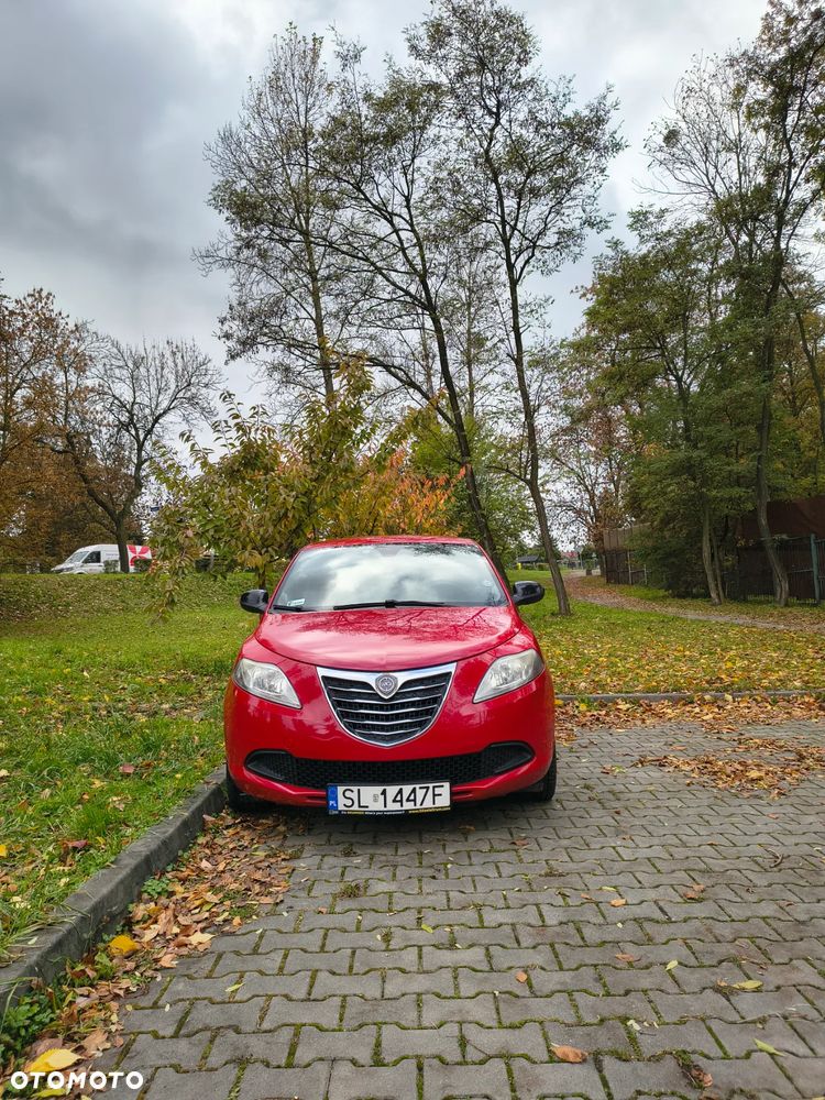 Lancia Ypsilon 1.2 8V Black&Red S&S - 4