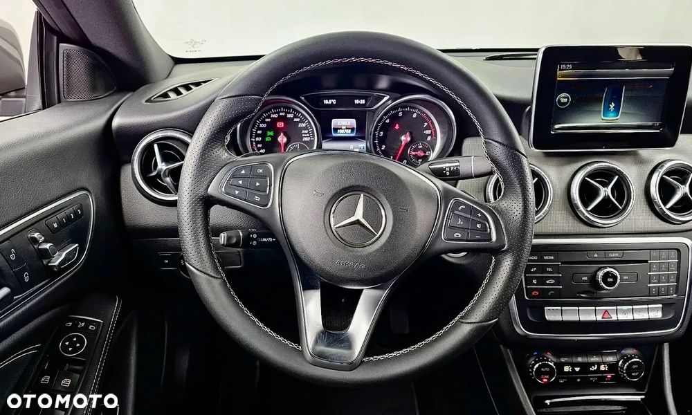 Mercedes-Benz CLA 250 4Matic 7G-DCT - 12