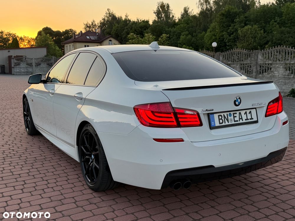 BMW Seria 5 525d xDrive - 9