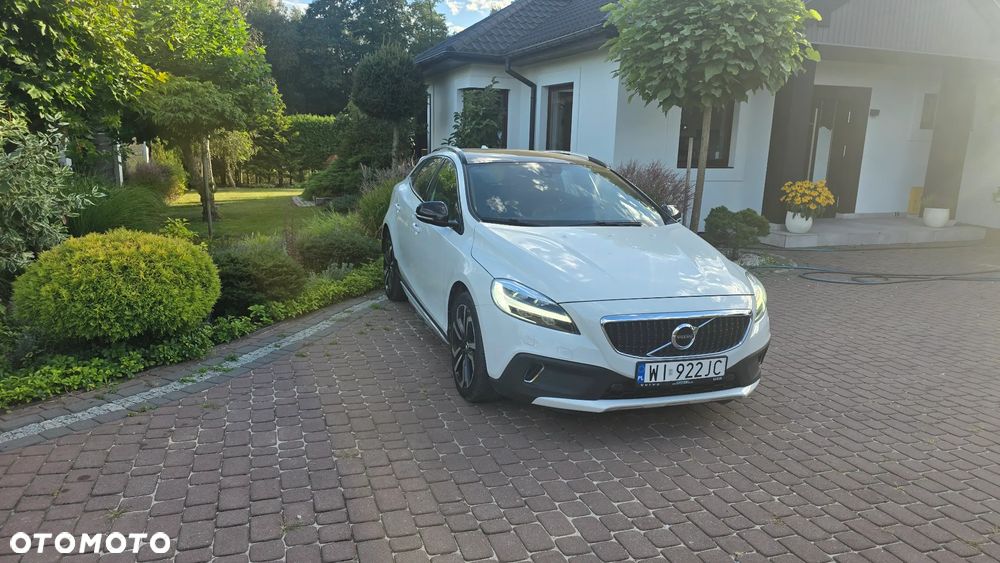 Volvo V40 Cross Country T3 Drive-E Summum - 4