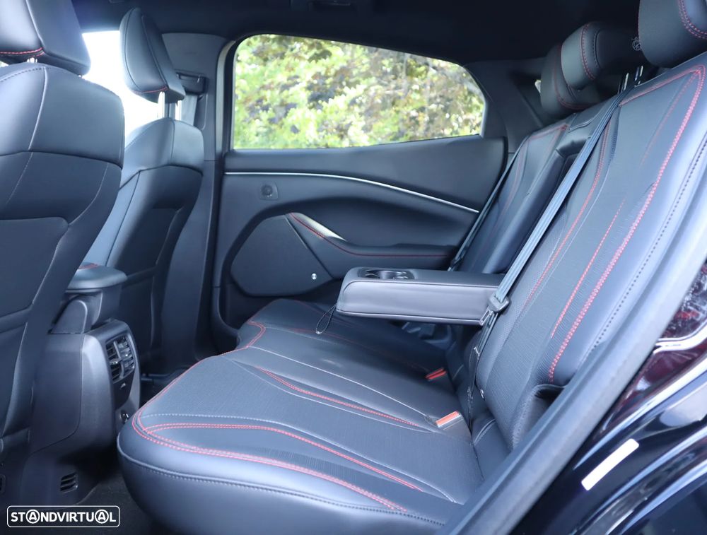Ford Mustang Mach-E AWD PREMIUM - 25
