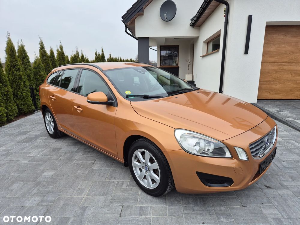 Volvo V60 DRIVe Momentum - 1