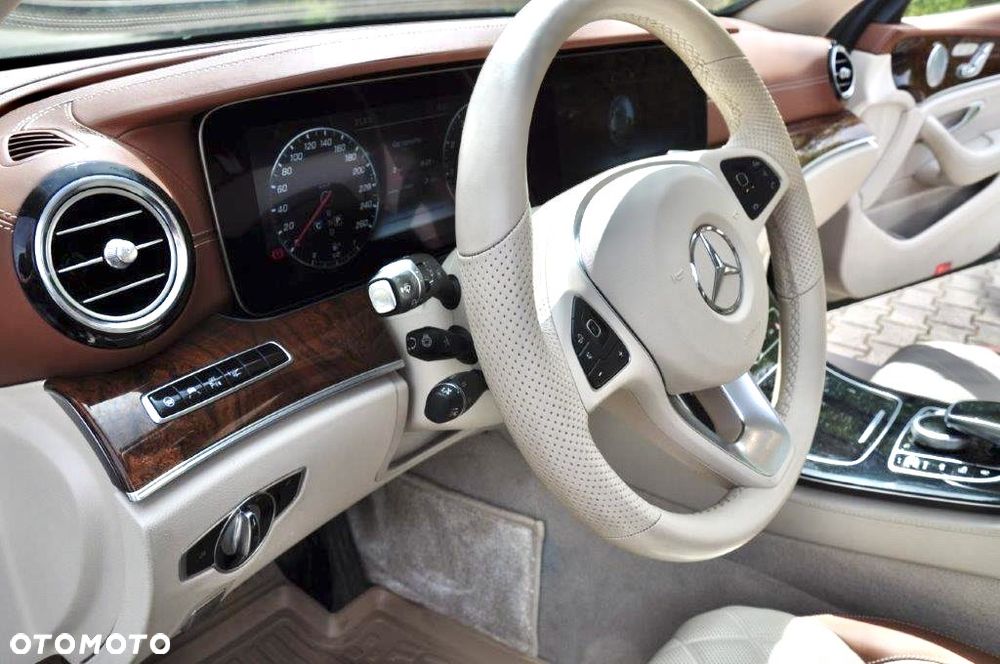 Mercedes-Benz Klasa E 400 4Matic 9G-TRONIC Exclusive - 4