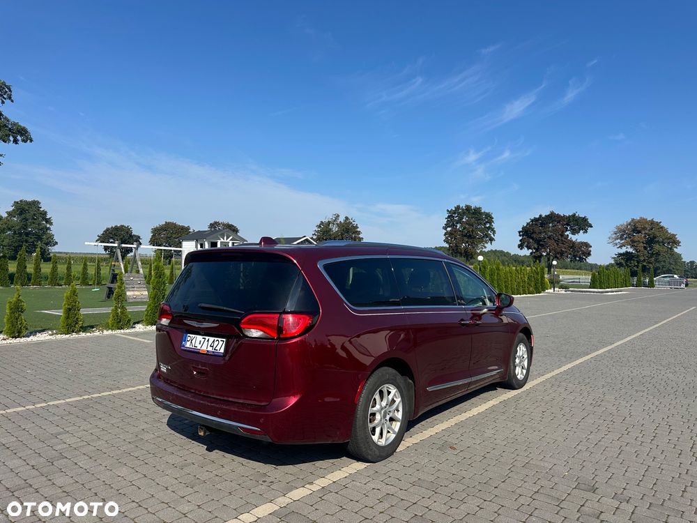 Chrysler Pacifica - 5