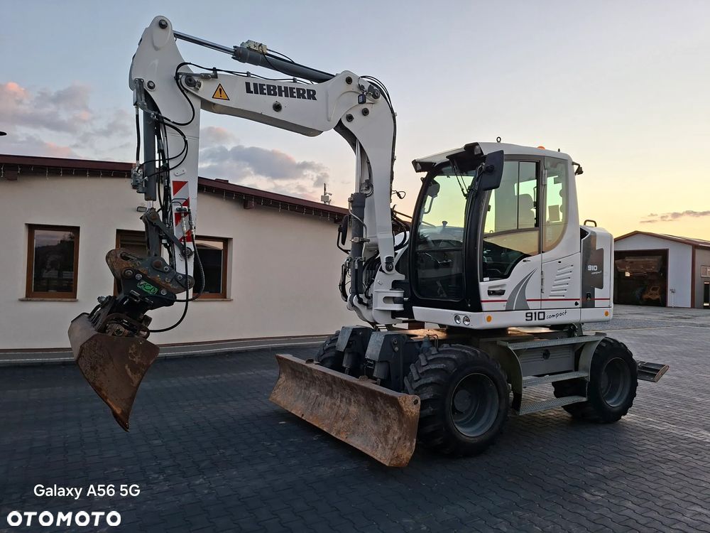 Liebherr A910 Compact Rok 2016 - 4