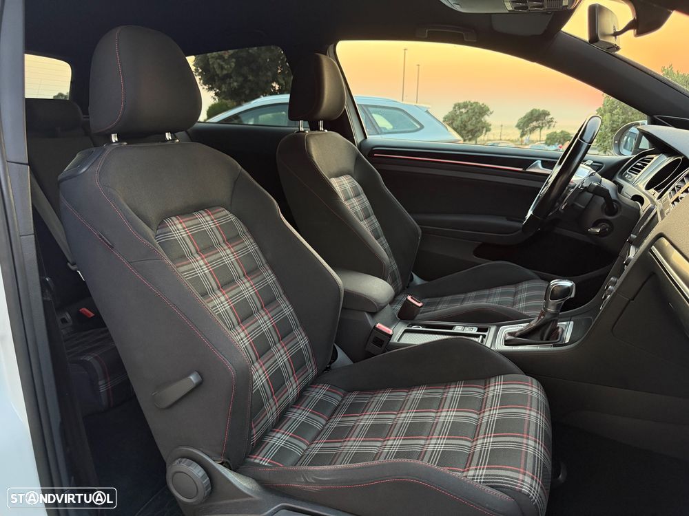VW Golf GTI Performance BlueMotion DSG - 24