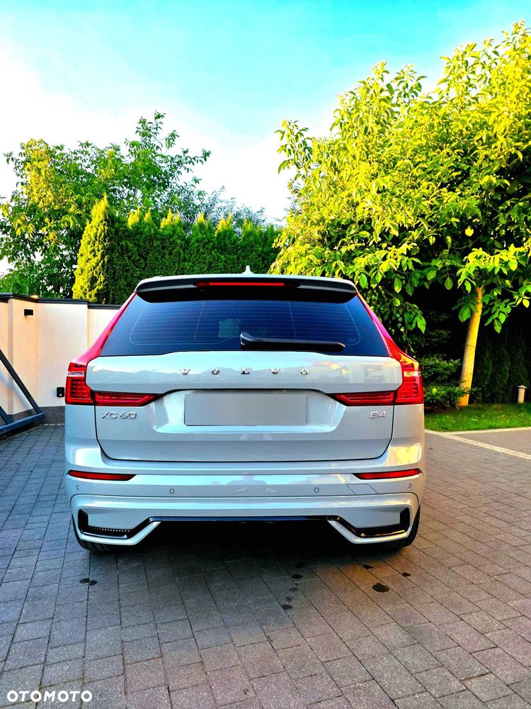 Volvo XC 60 B4 D AWD Plus Dark - 2