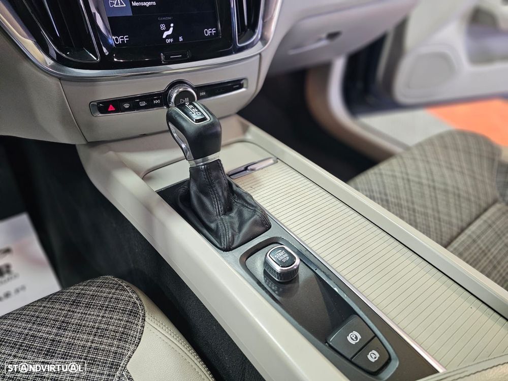 Volvo V60 2.0 D4 Momentum Geartronic - 20