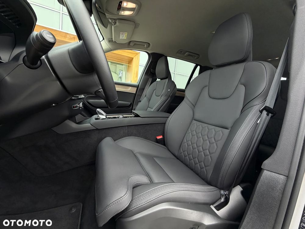 Volvo XC 90 T8 AWD Plug-In Hybrid Plus Dark 7os - 28