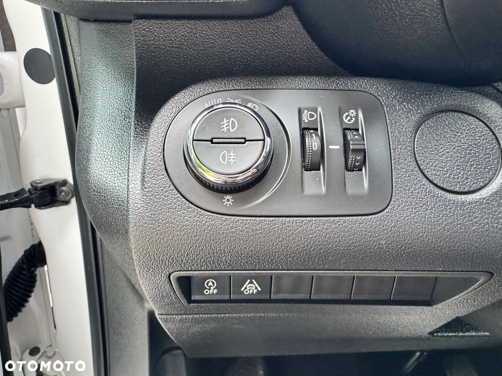 Opel COMBO L1 Automat - 31
