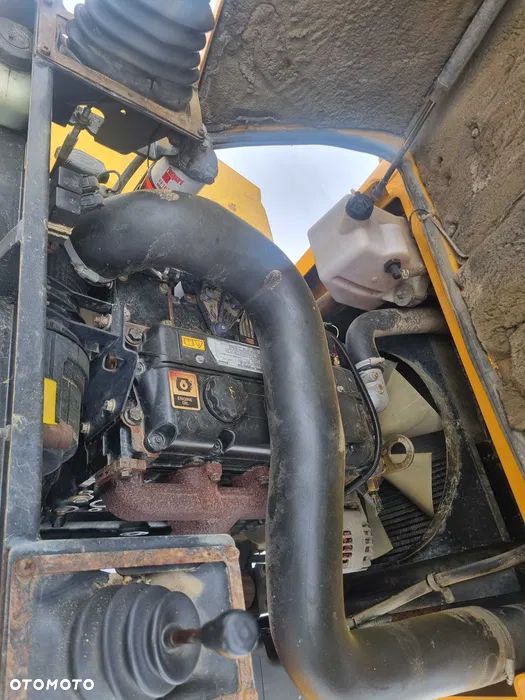 Thwaites Wozidło Budowlano-Rolnicze. 6 ton ładowność. 4x4 napęd.  Potężna Moc silnika i Hydrauliki. Najlepszy silnik Perkins 90km. Maszyna Kupiona z Norweskiego Gospodarstwa Rolniczego typu Kurniki. Stan Idealny. Zero Luzów i wycieków! Odpala na dotyk. Serwisowane w Dekra Norweska! Hamulce brzytwa. Serwisy w DEKRA. Maszyna Woziła lekkie ładunki. Praktycznie zerowe zużycie. Wielka Okazja. Wszystko w pełnym Oryginale. - 11