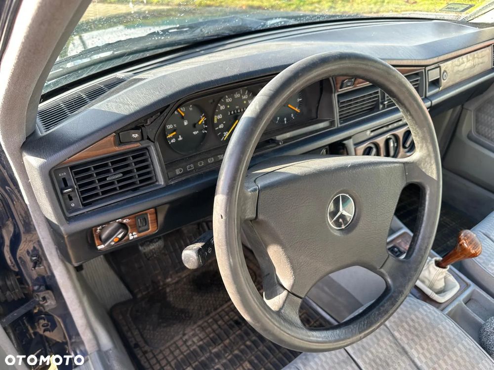 Mercedes-Benz W201 (190) - 3